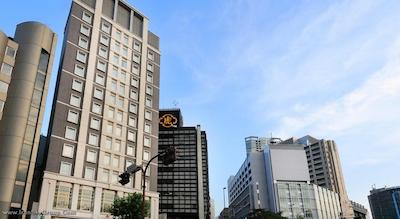 مانتری آکاساکا