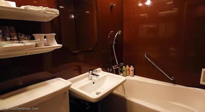 مانتری آکاساکا