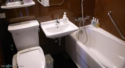 مانتری آکاساکا