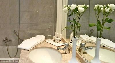 بی4 نیزا پارک