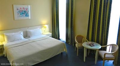 بی4 نیزا پارک