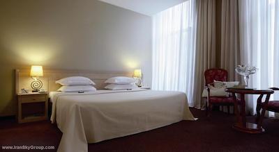 بی4 نیزا پارک