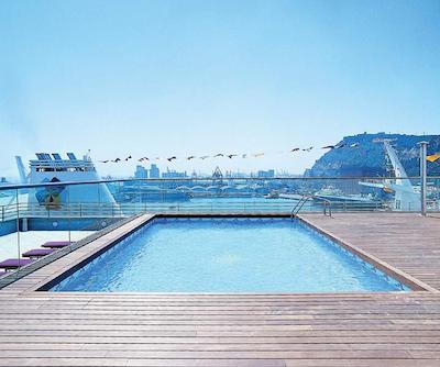 اورستارس گرند مارینا هتل