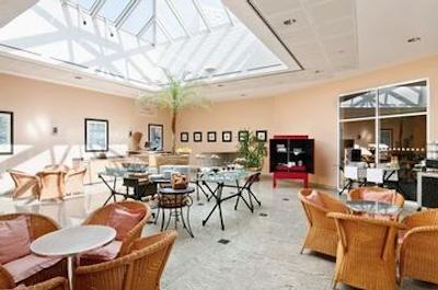 هتل وین ساوت