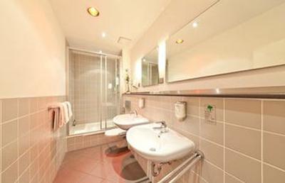 نووم هتل گیتس برلین شارلتنبورگ