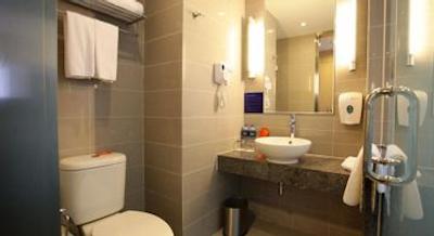 هالیدی این اکسپرس نیو هنگ کیو