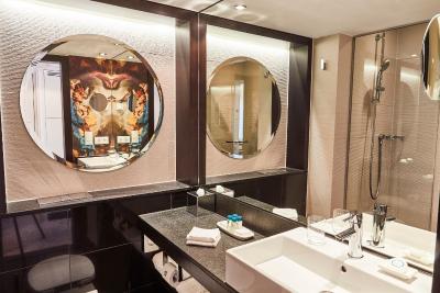 هتل ویر جاهرسزیتن کمپینسکی