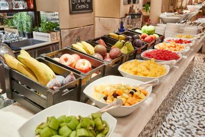 هتل ویر جاهرسزیتن کمپینسکی