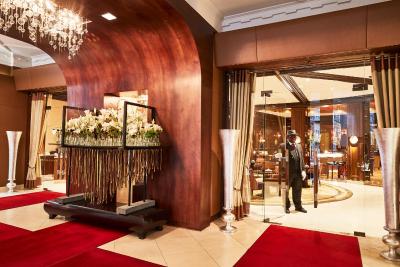 هتل ویر جاهرسزیتن کمپینسکی