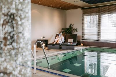 هتل ویر جاهرسزیتن کمپینسکی