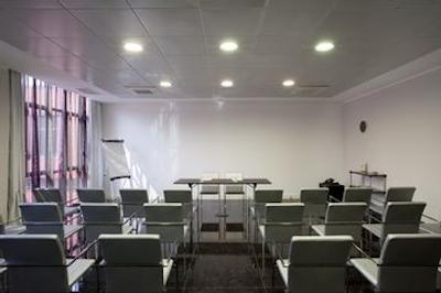 ایتالیانا هتلس میلان رهو فیر