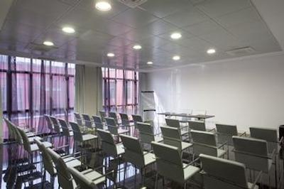 ایتالیانا هتلس میلان رهو فیر