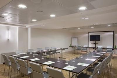 ایتالیانا هتلس میلان رهو فیر