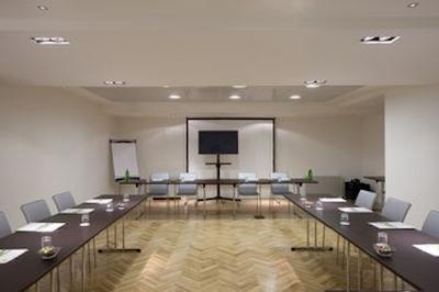 ایتالیانا هتلس میلان رهو فیر