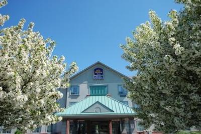 بست وسترن پلاس تراول تورنتو ایرپورت