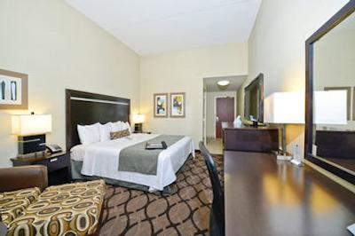 بست وسترن پلاس تراول تورنتو ایرپورت