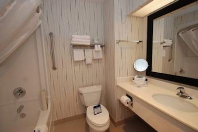 بست وسترن پلاس تراول تورنتو ایرپورت