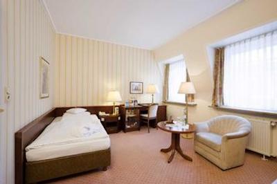 ماریتیم هتل ریچشف همبور