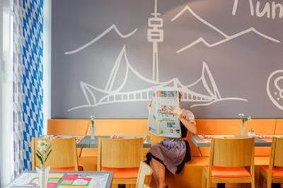 آیبیس استیالس مونیخ اوست