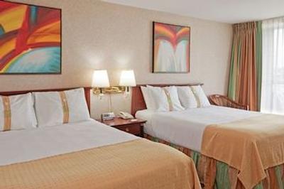 هالیدی این نیاگارا فالز-بای د فالز