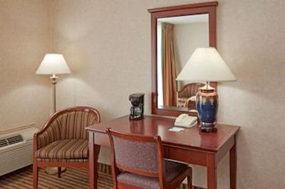 هالیدی این نیاگارا فالز-بای د فالز