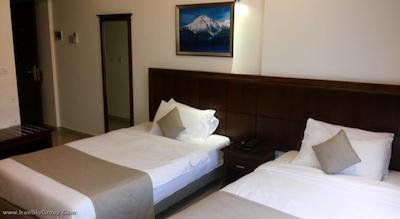 گلدن تولیپ میدتان هتل اند سوئیتس