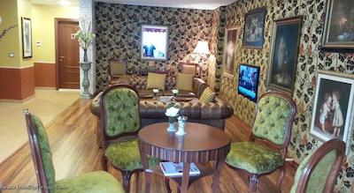 گلدن تولیپ میدتان هتل اند سوئیتس