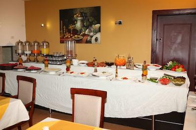 گلدن تولیپ میدتان هتل اند سوئیتس