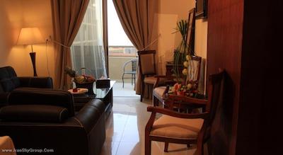 گلدن تولیپ میدتان هتل اند سوئیتس