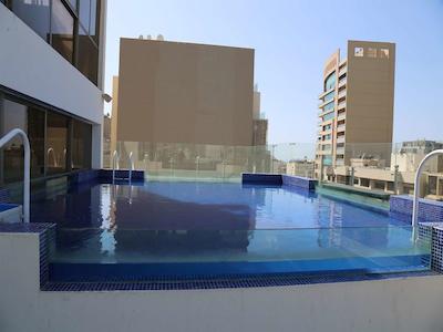 گلدن تولیپ میدتان هتل اند سوئیتس