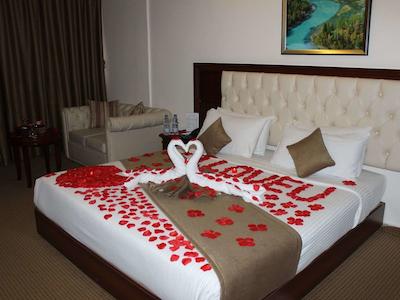 گلدن تولیپ میدتان هتل اند سوئیتس