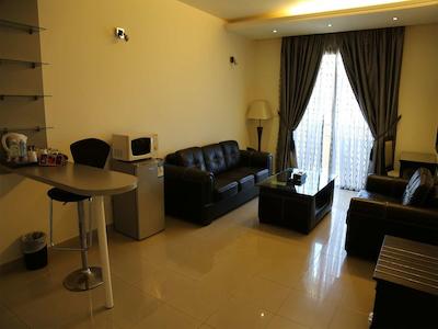 گلدن تولیپ میدتان هتل اند سوئیتس