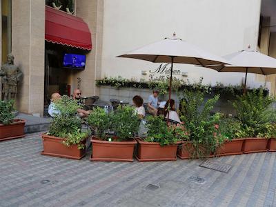 گلدن تولیپ میدتان هتل اند سوئیتس