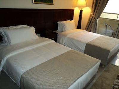 گلدن تولیپ میدتان هتل اند سوئیتس