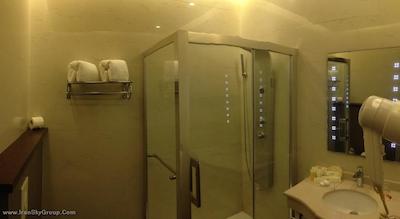 گلدن تولیپ میدتان هتل اند سوئیتس