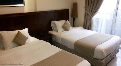 گلدن تولیپ میدتان هتل اند سوئیتس