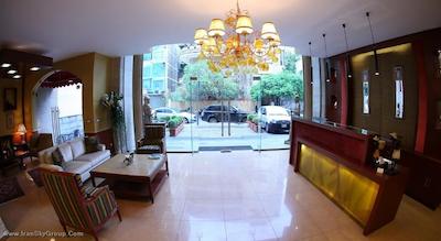 گلدن تولیپ میدتان هتل اند سوئیتس