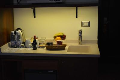 گلدن تولیپ میدتان هتل اند سوئیتس