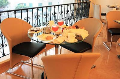 گلدن تولیپ میدتان هتل اند سوئیتس