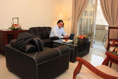 گلدن تولیپ میدتان هتل اند سوئیتس