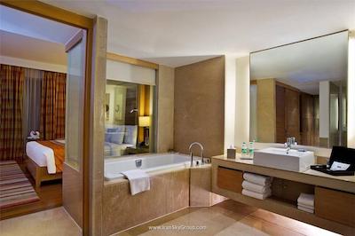 کورت یارد گوروگرام دان تاون