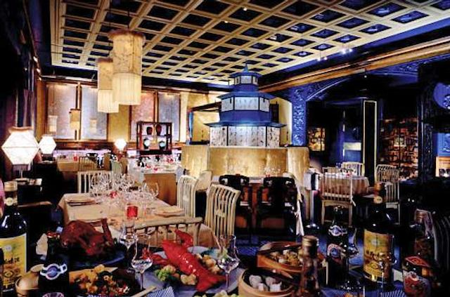 د وستین پالاس