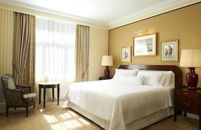 د وستین پالاس