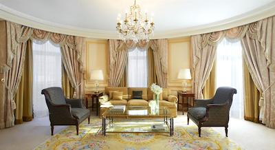 د وستین پالاس