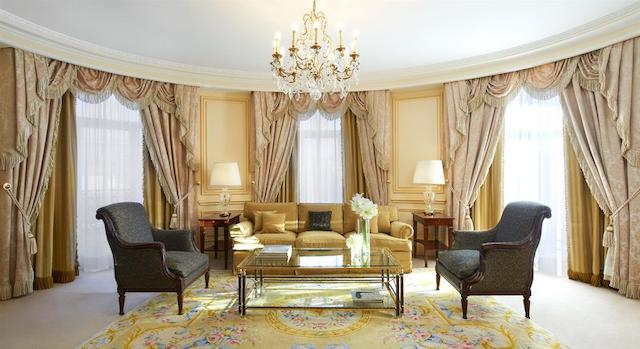 د وستین پالاس