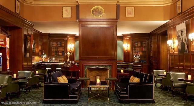 د وستین پالاس