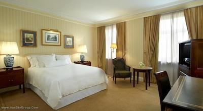 د وستین پالاس