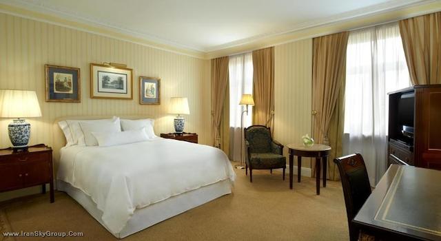 د وستین پالاس