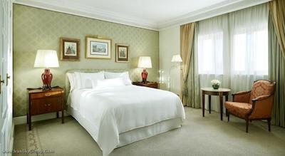 د وستین پالاس