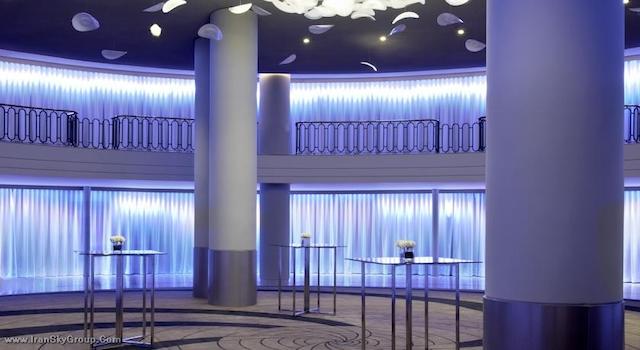 د وستین پالاس